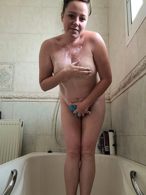 Watch MrsNicole's leaked NSFW photo on TwXstars