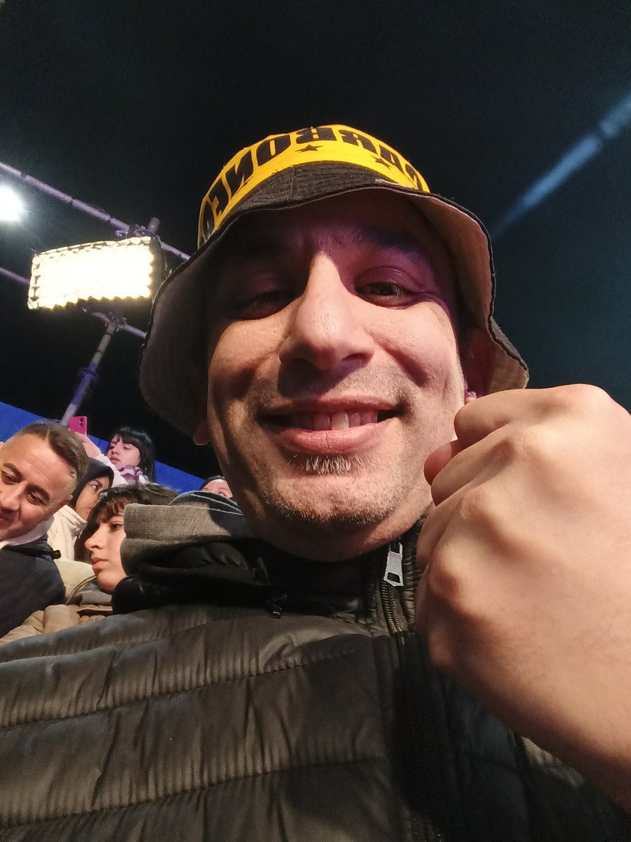 Que orgullo <a href="/TatoAlgorta/">Tato</a> con mi gorro de <a href="/OficialCAP/">PEÑAROL</a> !
Cuídalo que vale un campeonato!

El Campeón de #GranHermano con una parte de mi vida y la bandera su ya. <a href="/JorgeCBarrera/">Jorge Barrera</a> mire Dr, festejé usted también!
Uruguay con Tato.

TATO GANADOR
TATO MANYA

#GranHermano
#GranHermanoAr