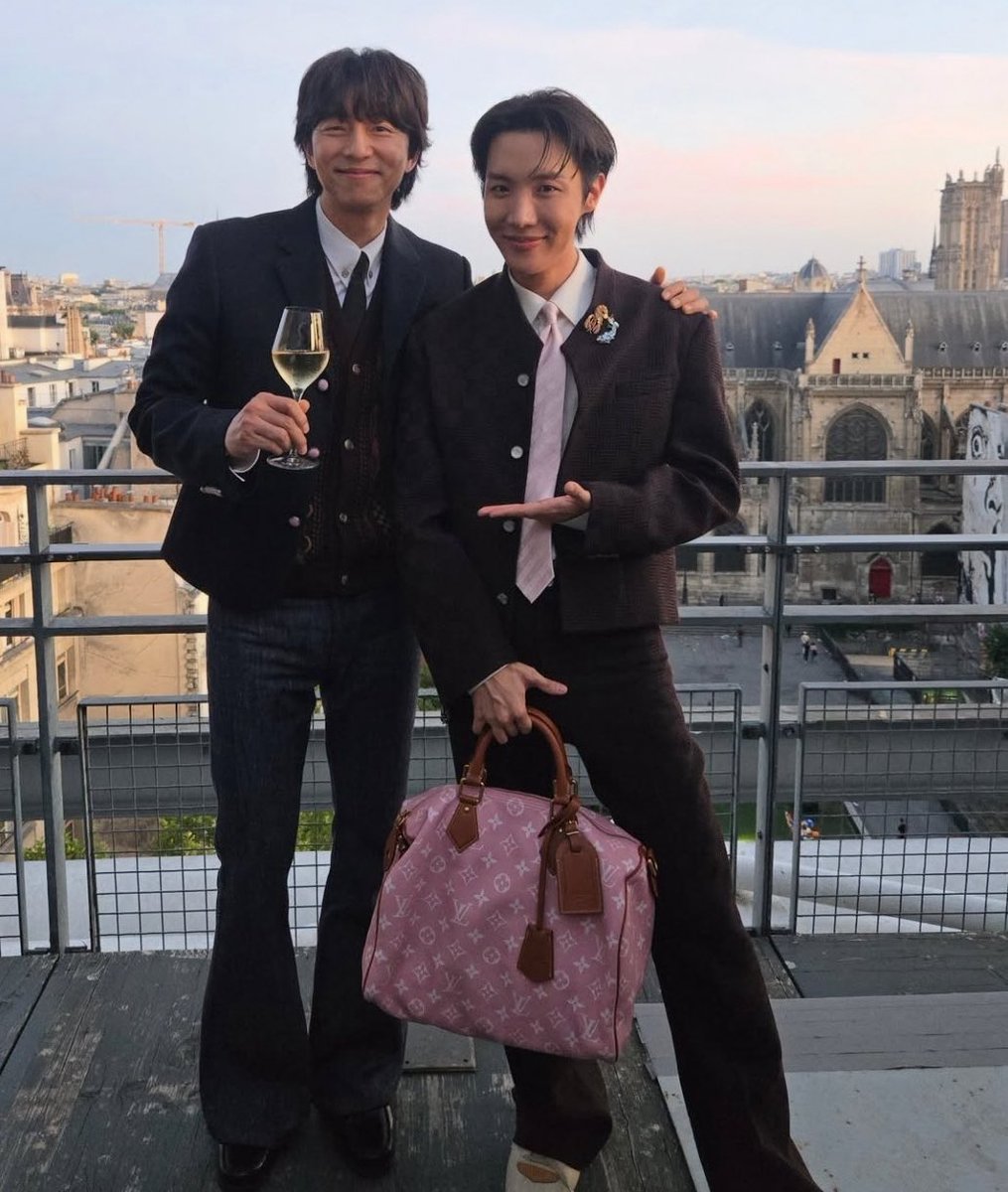 sevenrchive's tweet image. OMG HOBI WITH GONG YOO!!!