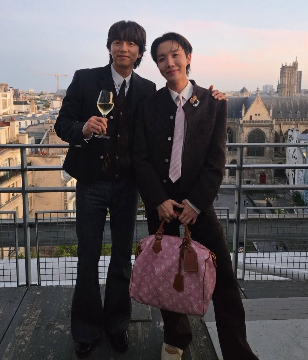 sevenrchive's tweet image. OMG HOBI WITH GONG YOO!!!