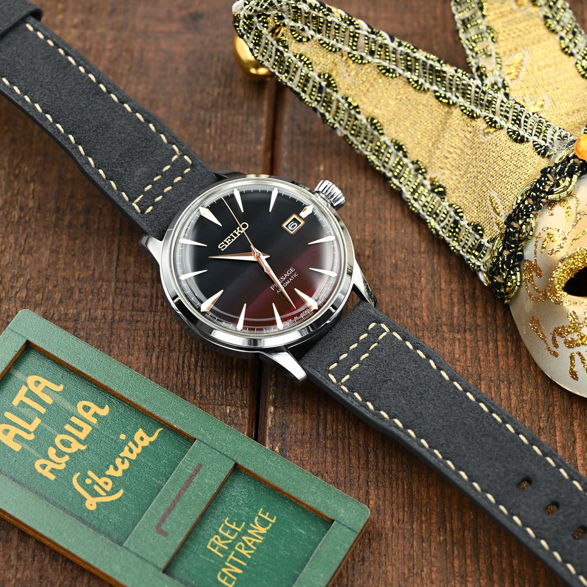 Strapcode's tweet image. ⌚️: Seiko Presage Cocktail SRPK75⁠
Strap: @strapcode⁠
Strap Model: C1G027
⁠
This charcoal Alcantara watch strap with tasteful beige stitching creates a striking contrast against the SRPK75's mesmerizing dial. Refinement in every detail.

#strapcode⁠