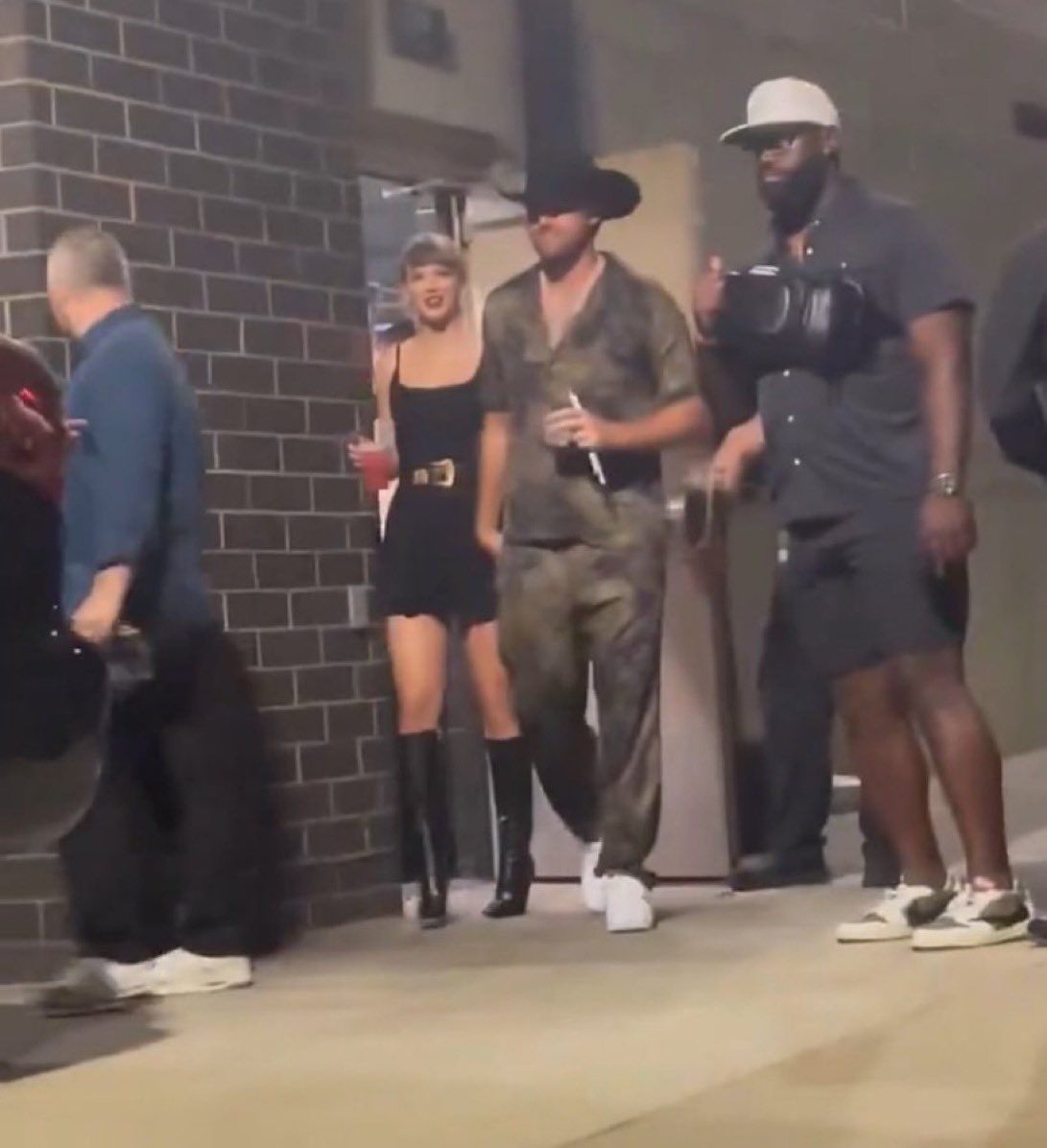 travis really said baby lock them doors and turn the lights down low