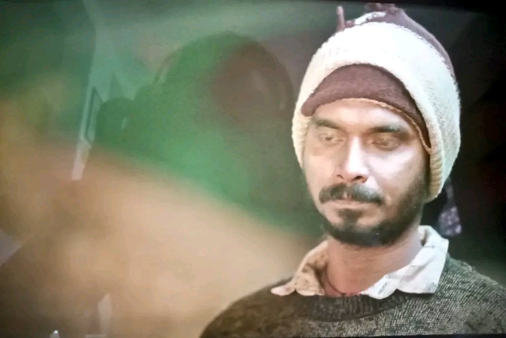 इस बार पंचायत में भूषण प्रधानी का चुनाव जीत गया मगर दिल जीता बिनोद ने जब उसने कहा
“हम गरीब हैं गद्दार नहीं” ♥
.
.
हर वह बिहारी गद्दार है जो अपने परिवार,बच्चों, समाज और राज्य के भले लिए वोट नहीं करता है, और अपने जात धर्म देखकर वोट करता है।
