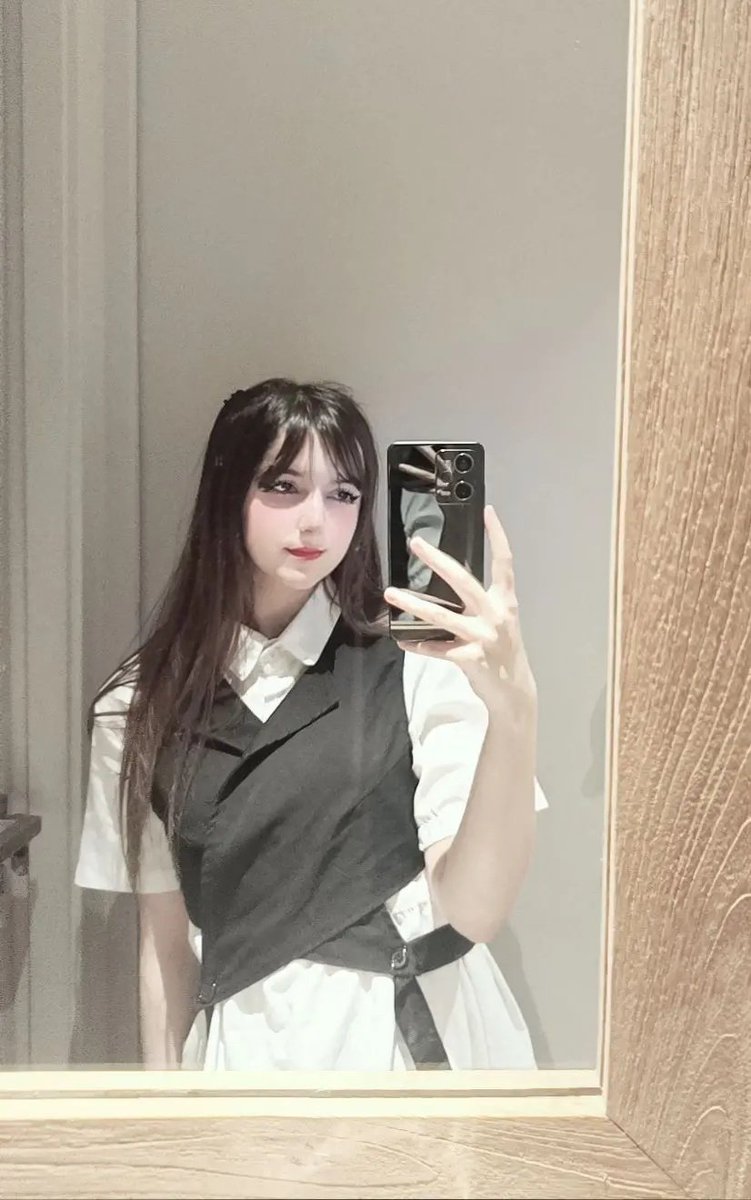 NEEKOTINAVT™ tweet media