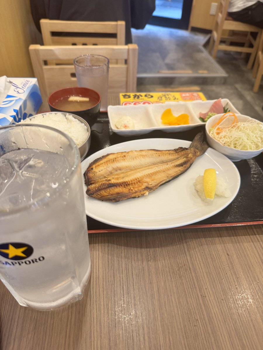 新橋の炭火焼きちから
770円でこれはすごい
メガレモンサワー110円

タバコ、紙、電子OK

#せんべろ
#新橋