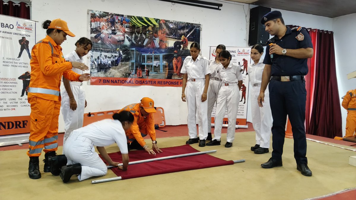 07 NDRF BATHINDA (@07ndrf) on Twitter photo #Team7BnNDRF conducted School Safety and Disaster Awareness Program for NCC Cadets at Sarvhitkari Vidya Mandir, Bhikhi, Mansa (PB).
Topics Covered:
Flood safety &Rescue Technique
CPR
Dos & Don'ts during Earthquake & Heat Wave
Briefed about Sachet App
<a href="/NDRFHQ/">NDRF 🇮🇳</a> <a href="/HMOIndia/">गृहमंत्री कार्यालय, HMO India</a> <a href="/ndmaindia/">NDMA India | राष्ट्रीय आपदा प्रबंधन प्राधिकरण 🇮🇳</a> #Team7BnNDRF conducted School Safety and Disaster Awareness Program for NCC Cadets at Sarvhitkari Vidya Mandir, Bhikhi, Mansa (PB).
Topics Covered:
Flood safety &Rescue Technique
CPR
Dos & Don'ts during Earthquake & Heat Wave
Briefed about Sachet App
<a href="/NDRFHQ/">NDRF 🇮🇳</a> <a href="/HMOIndia/">गृहमंत्री कार्यालय, HMO India</a> <a href="/ndmaindia/">NDMA India | राष्ट्रीय आपदा प्रबंधन प्राधिकरण 🇮🇳</a>