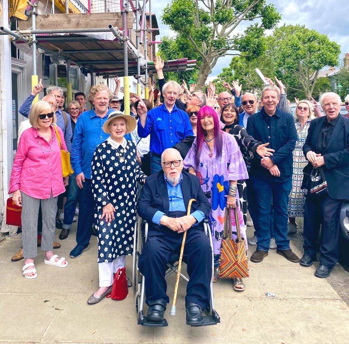 Wishing Peter Blake a Happy 93rd Birthday today !

A true original and inspiration..

When we unveiled the blue plaque for Pauline Boty in 2023 , Peter and his family attended and then came along to the pub for a few hours afterwards..

May his star continue to shine brightly 💙