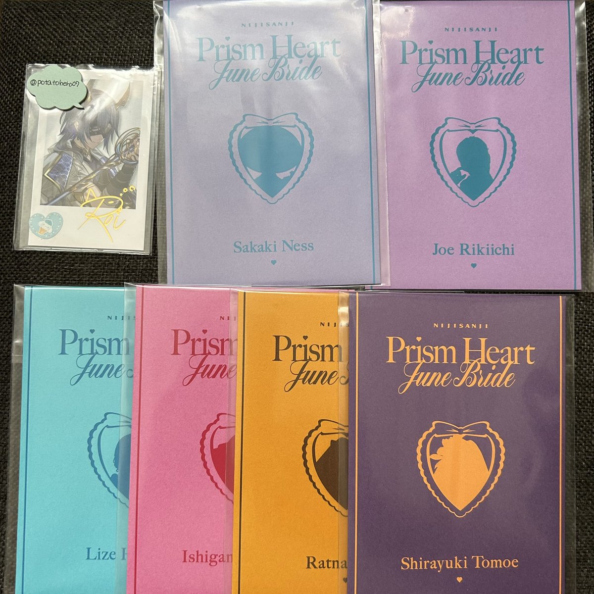 potatohero07's tweet photo. 【交換】にじさんじ ジューンブライド ジュンブラPrism Heart June Bride ランダムフォト風カード　特典

譲→ 🎲　🤡🎈　🌶️    🫖🌿　👑　🐻💎　👠⛓ ❤️‍🩹

求→ 👻🔪(画像4枚目優先)

郵送のみ。
まとめて優先ですが、1枚からでもお声かけお待ちしております。 https://t.co/kUU3YlSghn