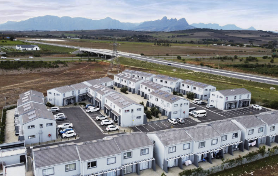 📍Western Cape Leads SA’s Property Boom

🏡 Cape Town tops the charts with 8.5% house price growth.
🌊 Small towns like Swellendam &amp; Still Bay are booming too.
💸 Property under R1m? Still available in Cape Town’s north!

🔗 loom.ly/f0j3VoE