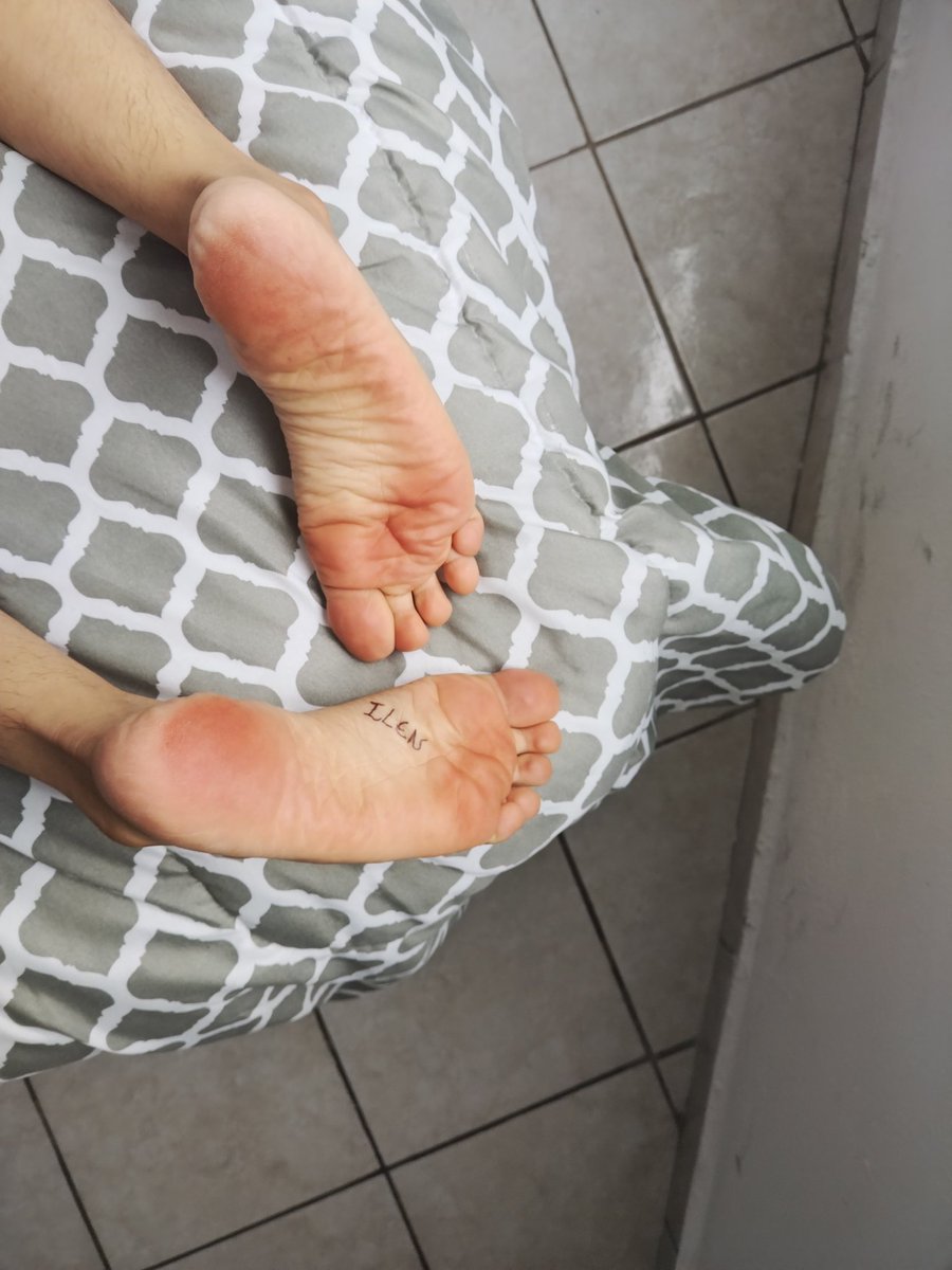 ILEN_ROMES's tweet photo. Te gustan las plantas de mis pies? https://t.co/okFSdLRU4m