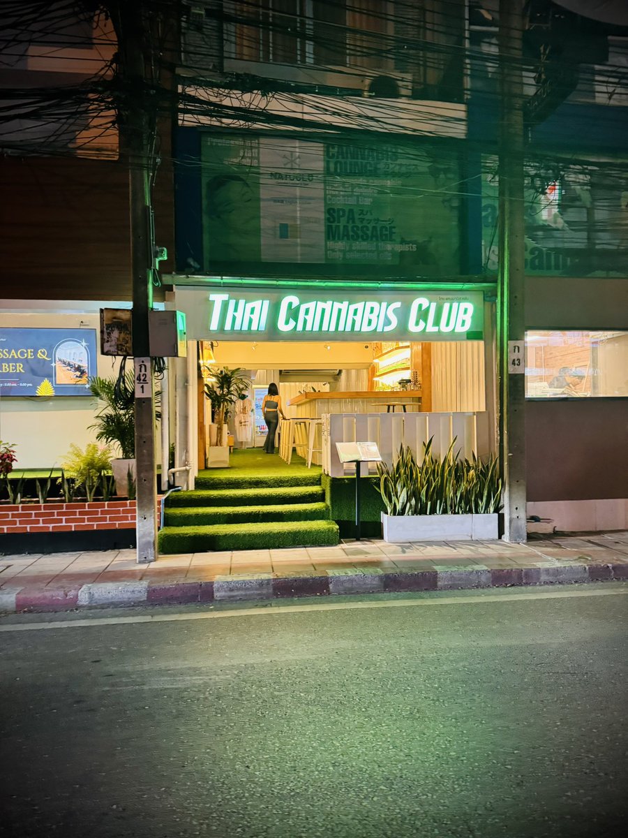 It’s a death sentence for thousands of Thai weed shops. Recreational cannabis is officially illegal again in #Thailand 
The health minister just signed off: buyers now need a doctor’s prescription and proof of a medical condition. Green dreams revoked. 💨🚭