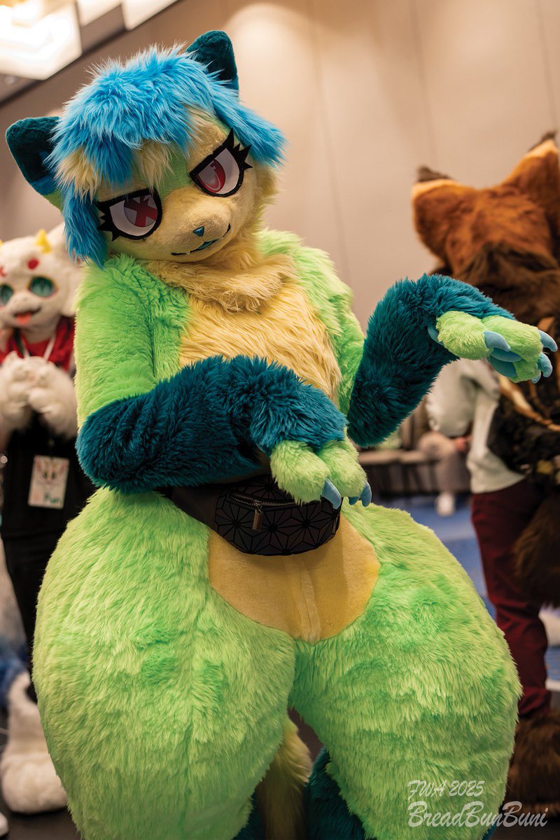 I can’t believe I’m going to be on a “business trip” in Pittsburgh next week!! 🐾✨

📸: <a href="/BreadBunBuni/">Bread 🍞</a> 
🪡: <a href="/_SFcostumes/">Starfall Costumes</a> / <a href="/laughingmaw/">Laughingmaw</a>