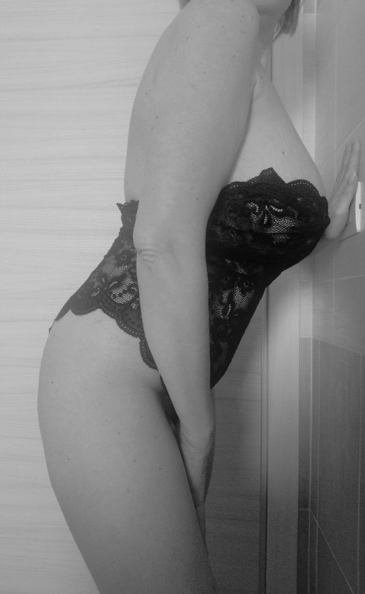Annette0480's tweet photo. Prospettive Black and White, riempimi di piacere colora il mio corpo
#buongiorno #merculedì #sexy @EsibAma @Il_LatoOscuro @tetteadvisor
@fantasy_art_76 @TMilf91 @TuoiSelfie @DonneEsibi @Fighedaurloo https://t.co/fYOOcDeYoQ