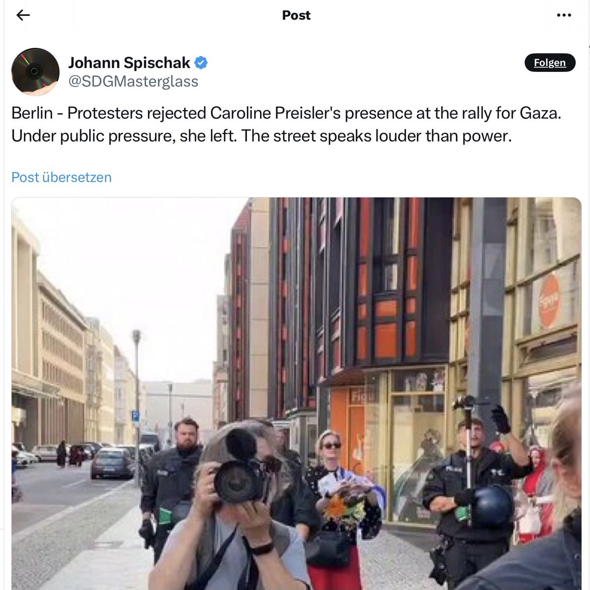 Moin🤗

Diese Ideologen “Unter öffentlichem Druck verließ sie die Veranstaltung. Die Straße spricht lauter als die Macht.“

Ich will ehrlich zu euch sein: Sie jagen Juden, bedrohen Polizisten &amp; würden mich unter dem Beifall ihrer Unterstützer in aller Öffentlichkeit erschlagen.