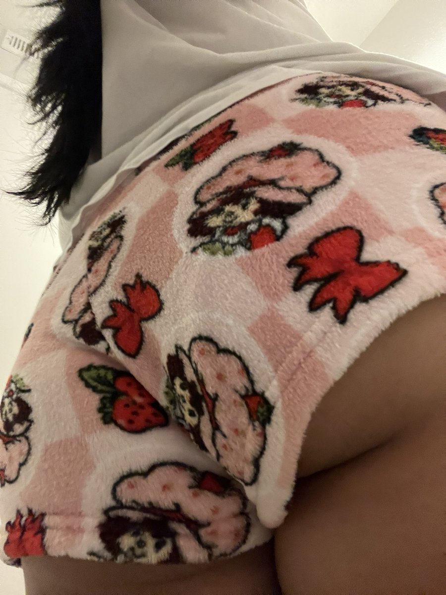 mamazshy's tweet photo. here’s some cake to eat🎂💋
#nsfw #native #nsfwtwt #nsfwtwtًً #sellingcontent #selling #buyingcontent #buying #arizona #az #aznative #horny #cake https://t.co/Y9Ly1ELzxL