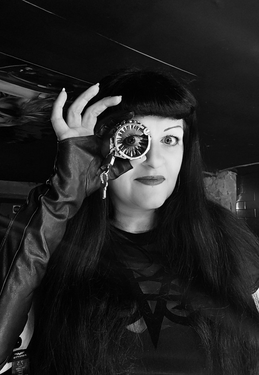 I spy with my little eye.........

glasgow-dominatrix.com