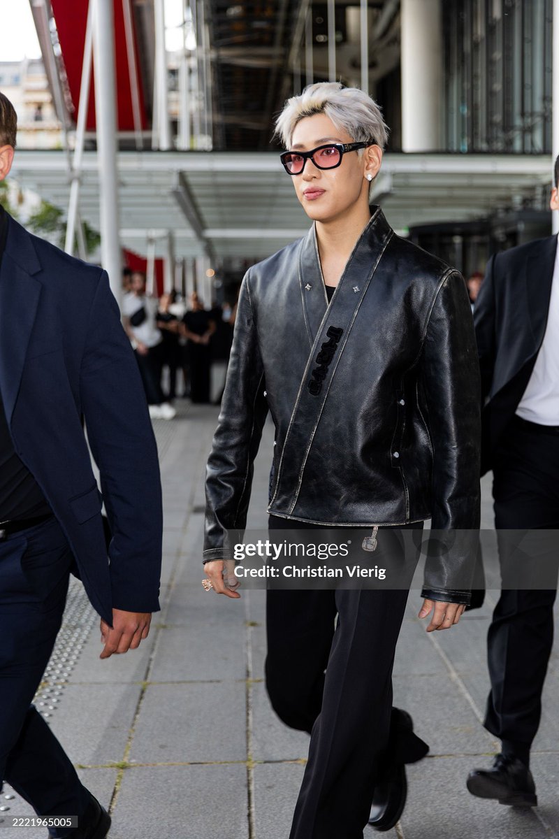 ไฮโซลัคชูคุณหนูผู้ดีหลุยส์

#BamBamxLVMenSS26
#LVMenSS26 #LouisVuitton
#BamBam <a href="/BamBam1A/">BamBam</a>