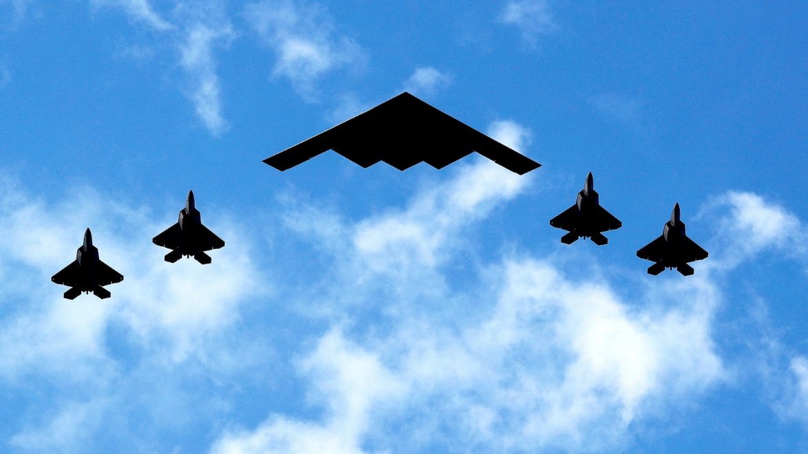RepSamGraves's tweet image. For Operation Midnight Hammer, Missouri was the tip of the spear. All operational B-2 bombers are based at @Whiteman_AFB, where the active-duty 509th Bomb Wing and @Missouri_NG @131stBombWing train, fly, and maintain the fleet together for the @USAIrForce.
Missouri’s Air…