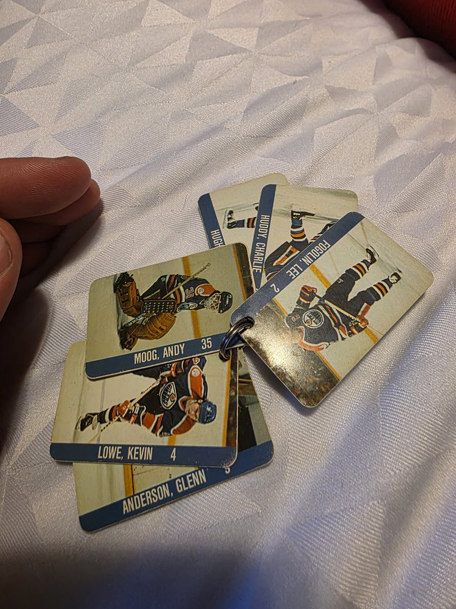 mattymack92's tweet photo. @EdmontonOilers found this cool keychain in my childhood drawer today! 
#LetsGoOilers https://t.co/dJIYthjOXv
