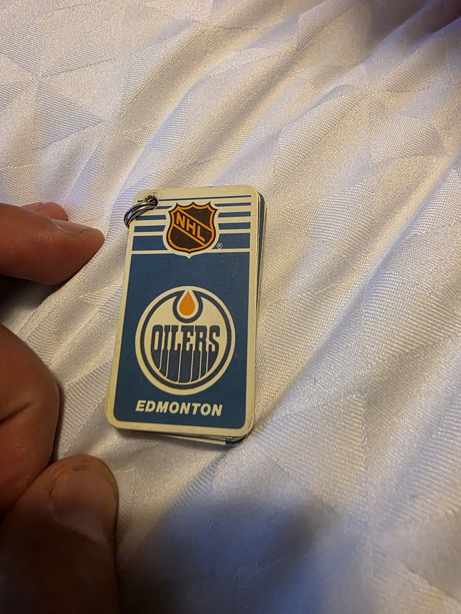 mattymack92's tweet photo. @EdmontonOilers found this cool keychain in my childhood drawer today! 
#LetsGoOilers https://t.co/dJIYthjOXv