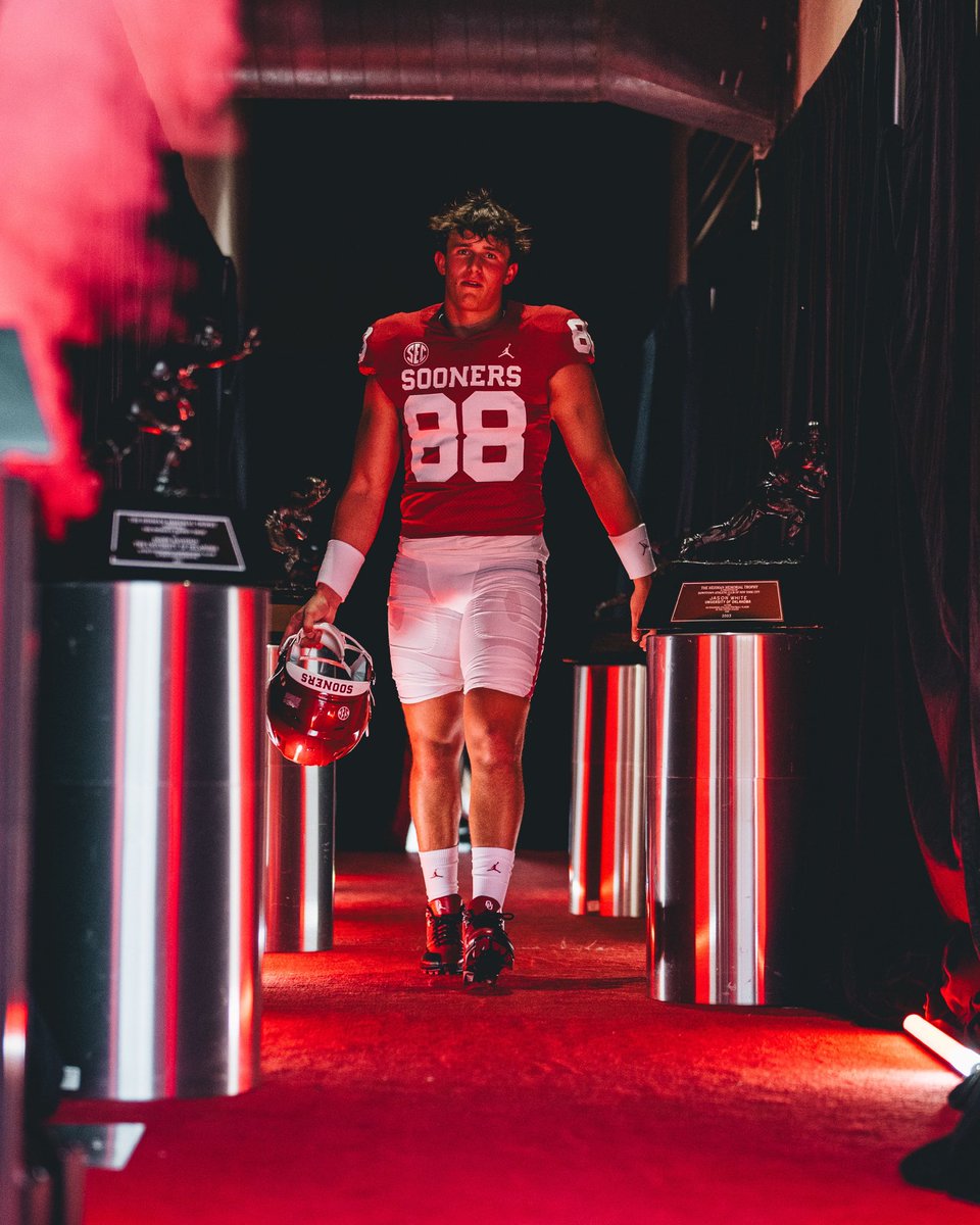 New #Sooners On3 🏈 Prediction

⭐⭐⭐⭐ 2026 EDGE Jake Kreul
📏 6' 2.5" / 220
🏫 IMG Academy (Bradenton, FL) 
🎚️ 60
✍️ By Steve Wiltfong
🎤⬇️ Vice President of Recruiting and Transfer Portal

Profile: on3.com/db/jake-kreul-…

#L26ENDARY