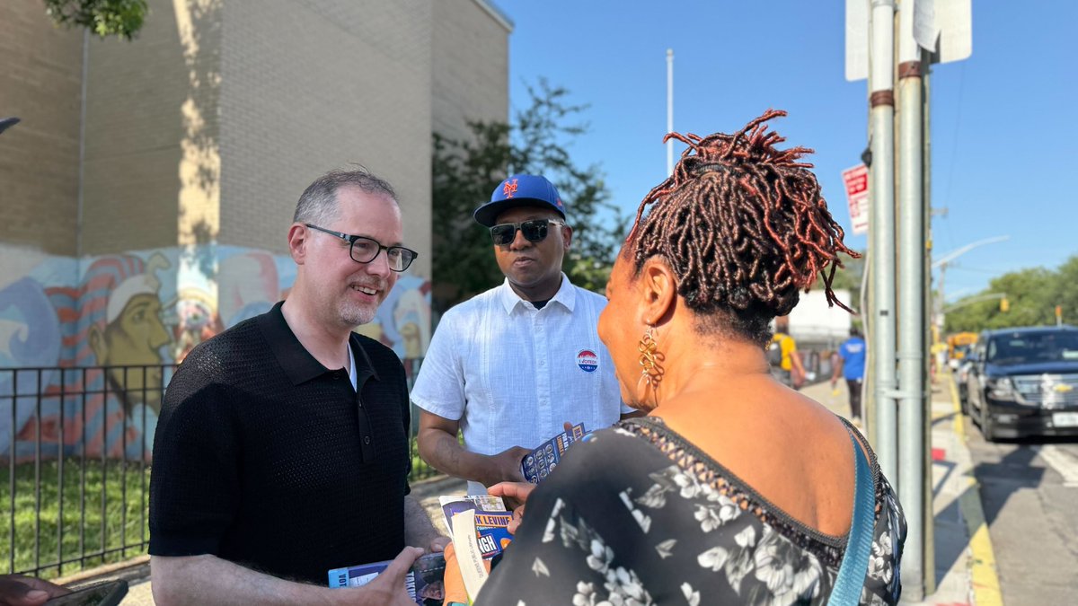 TeamLevineNYC's tweet image. Queens Borough President @DRichardsQNS taking us to the finish line! Let's run through the tape🏃♀️
