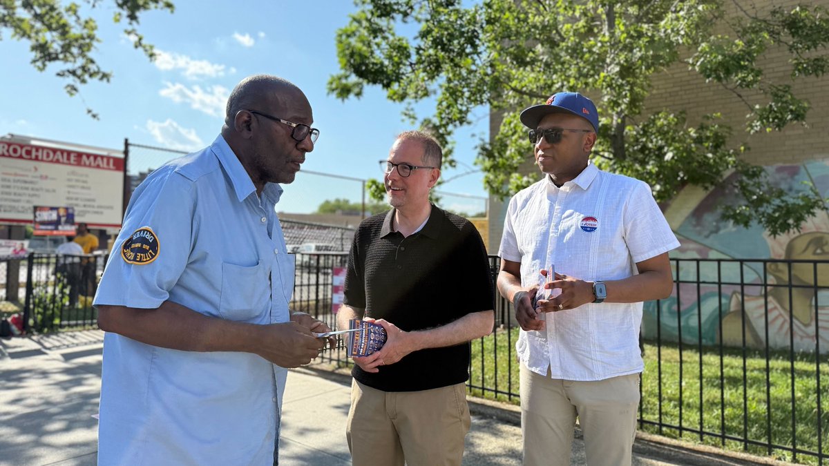 TeamLevineNYC's tweet image. Queens Borough President @DRichardsQNS taking us to the finish line! Let's run through the tape🏃♀️