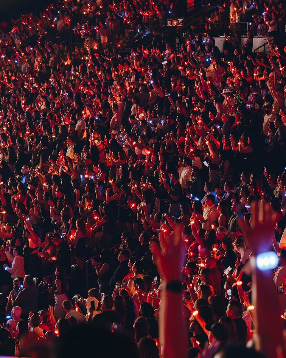 .<a href="/azcentral/">azcentral</a>: “Shakira rarely stopped moving in the course ofcrowd-pleasing two-hour concerts at PHX Arena, leading her band and dancers in a fast-paced journey through her catalog, from the throbbing house beats of her dance hits to hard-hitting rock en español and tender