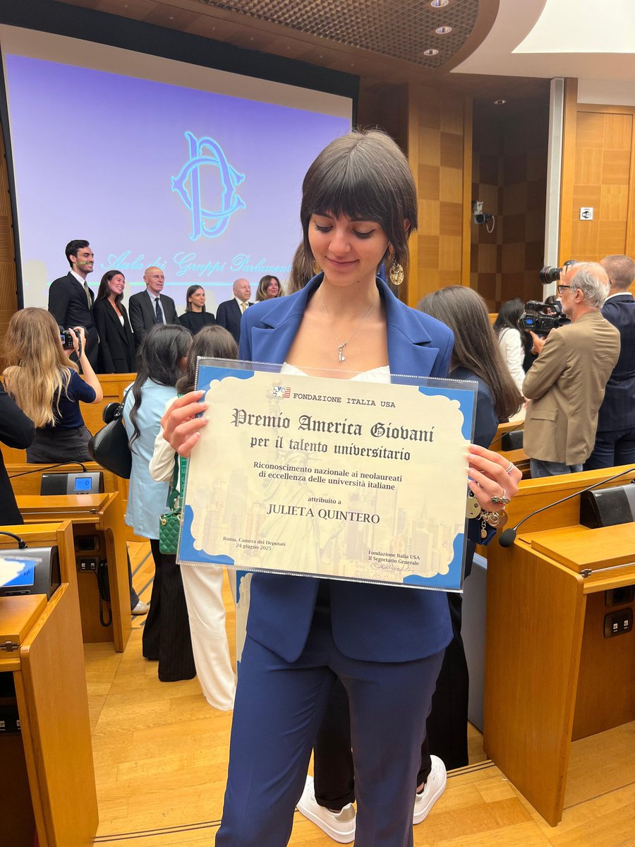 lorenamquintero's tweet photo. Orgullo y alegria inmensa por mi sobrina que ha sido galardonada con el #PremioAméricaGiovani, un reconocimiento otorgado a graduados destacados de universidades italianas. 
La ceremonia se realizó hoy en el Parlamento italiano en Roma. https://t.co/RtUiEmc898