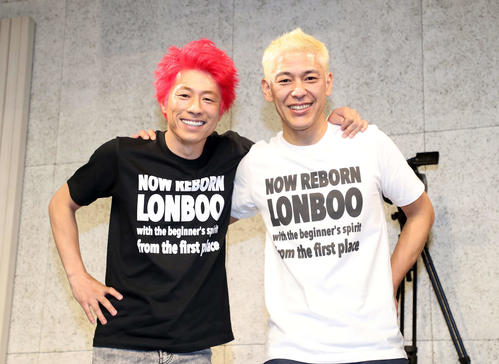 livedoornews's tweet photo. 【コメントほぼ全文】ロンドンブーツ1号2号が解散、田村淳「友達に戻ろう」
https://t.co/zwDXfsRPO6

▼田村淳（ほぼ全文）
ロンドンブーツというコンビを組んで31年。亮さんとはいろんな思い出があります。ホント、つらいことも楽しいことも、亮さんと一緒に過ごせて。このコンビを組めたことは僕は本当に幸せだったなと思うし、何よりも僕たちのことを応援してくださった皆さん、本当にありがとうございました。これは感謝しきれません。僕としても、コンビ離れても友達に戻ろうって言ってるので。多分、この後の方が飲みに行く回数とか、連絡の回数も増えているしね。昔の亮さん、淳に戻れたらいいなと思っておりますので、また変わらず応援の方、よろしくお願いします。

▼田村亮（ほぼ全文）
32年、31年、ロンドンブーツをやってきたんですけど、応援してくれた方々とスタッフの方々、本当にありがとうございました。我々2人でちゃんといろいろチャレンジしていきたいと思いますので、引き続き応援をよろしくお願いします。ありがとうございました、ありがとうございました。