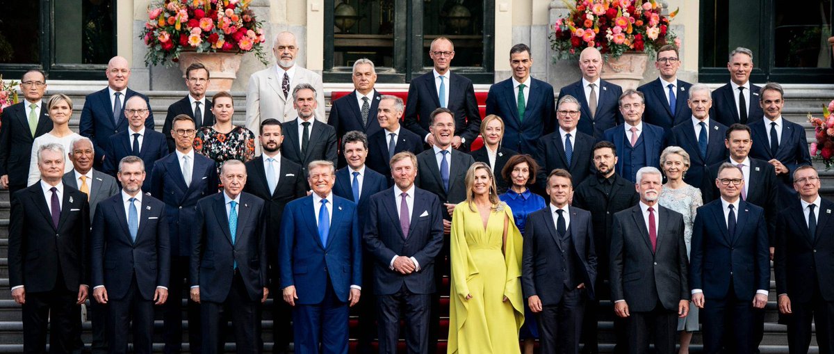 Why is Zelensky in this photo…❓