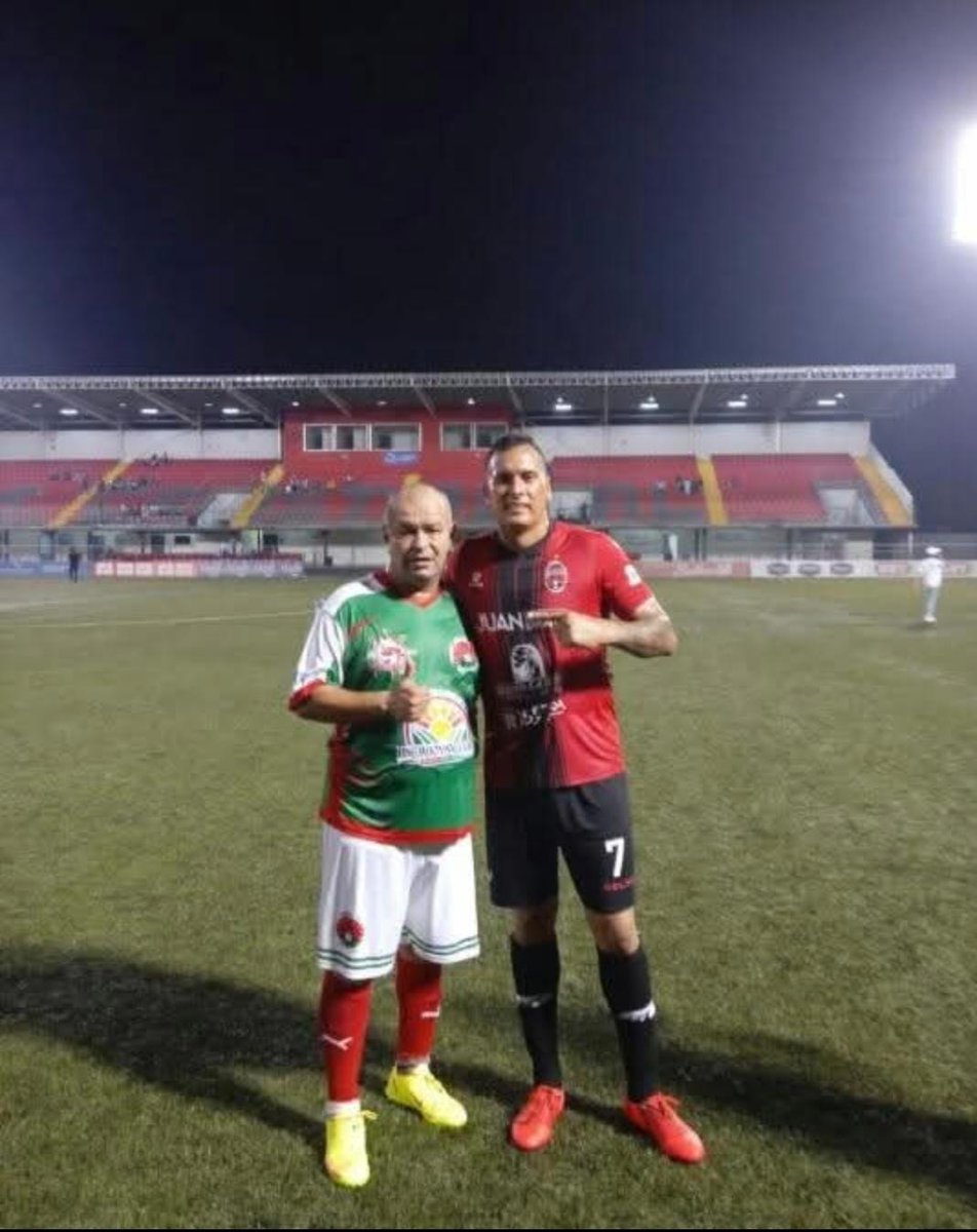 mfuentes71's tweet photo. @TUDNUSA #VeranoFutbolero
Fenimore Chavez y Blas Perez liga de veteranos panama https://t.co/fxHEZboZXi
