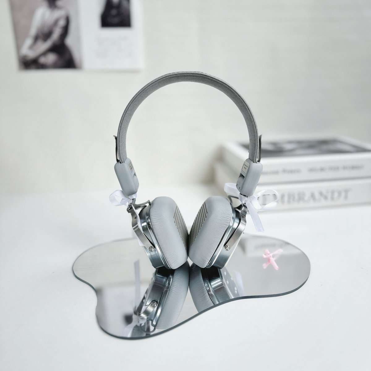 GlobalIkf's tweet photo. Pretty in Pearls & Bows 🎀
just added the pearls & this tiny bow... now my R2 feels like a little fairy✨
#iKFR2 #MyAesthetic #SilverDream #PearlCore #SoftGirl #Butterfly #DecorateWithMe #Headphone #Cutest #iKFGlobal #mylifestyle #safespace #fyp #foryou https://t.co/3cusUMSHY7