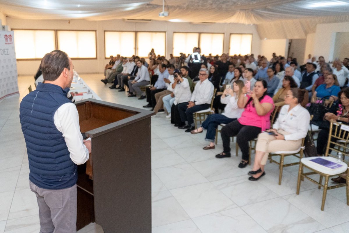 Agradezco la invitación de la Delegada Regional del <a href="/Infonavit/">Infonavit</a>, <a href="/AniluIngram/">Anilu Ingram</a>, a la entrega de reconocimientos “Empresas de Diez”, un programa que demuestra que el éxito se construye con responsabilidad social y trabajo en equipo.