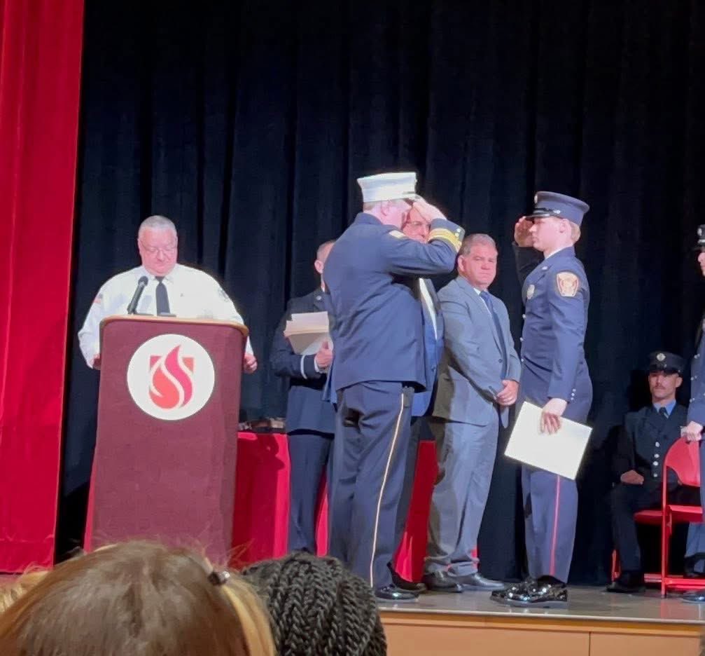 BerkeleyHghtsFD's tweet image. Join us in congratulating FF J. Siksnius, D. Skelly & others of class #25-01 on completing Basic Firefighter Training. Recruits trained all firefighting aspects, including suppression, hazardous materials, confined space rescue awareness, extrication & engine & ladder operations.