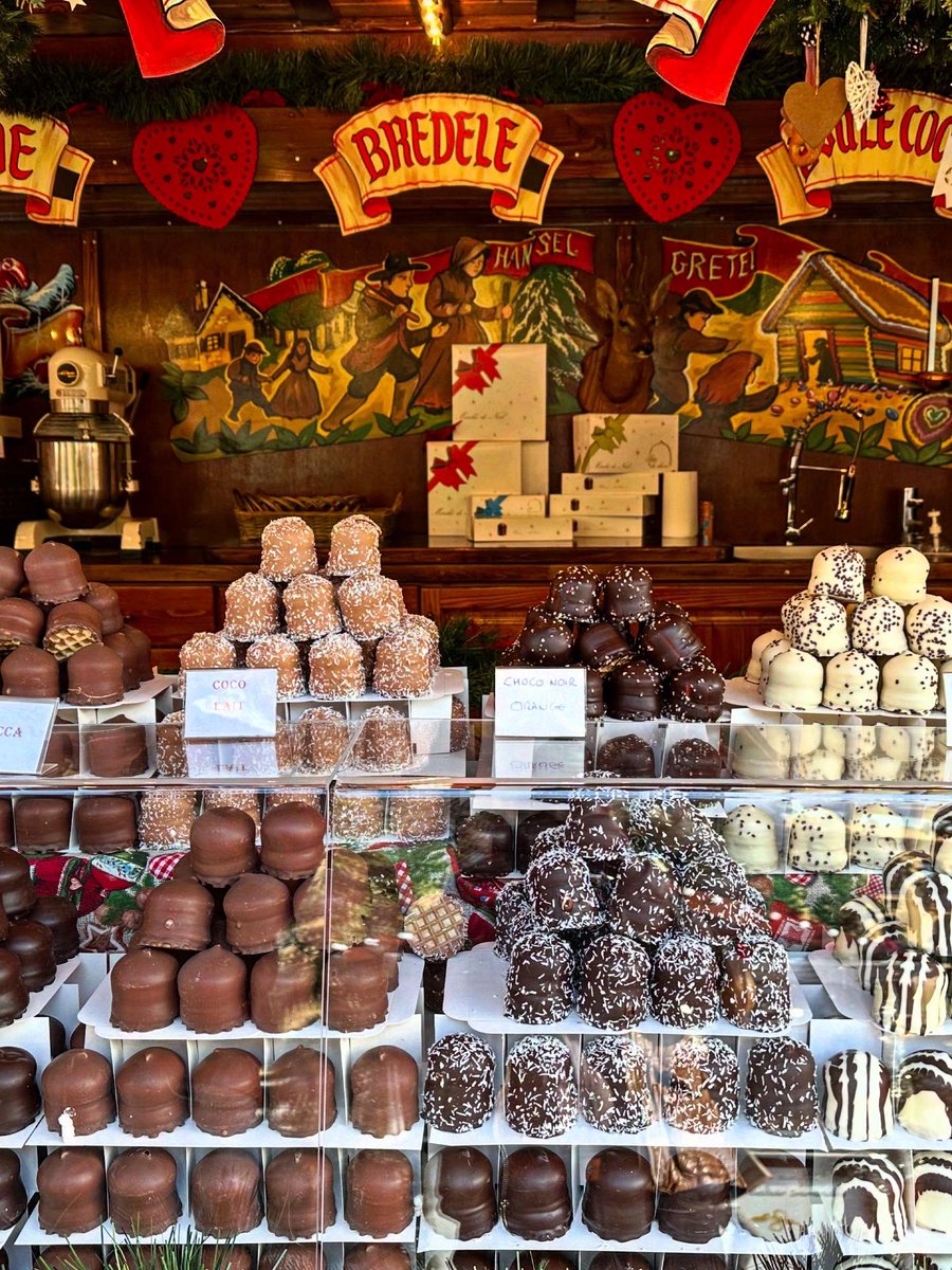 인스타에 3년전에 올리다 만 프랑스 일주를 이어서 재게시하기 시작했다. 매일 짬을 내서 하루에 한 개씩 올릴 예정. 이렇게 정리를 하지 않으면 기억이 아예 나지 않으니 추억을 갈무리할 겸 치매 예방(?)으로 밀린 일기를 쓰기로 했다. 심심하면 놀러오세요