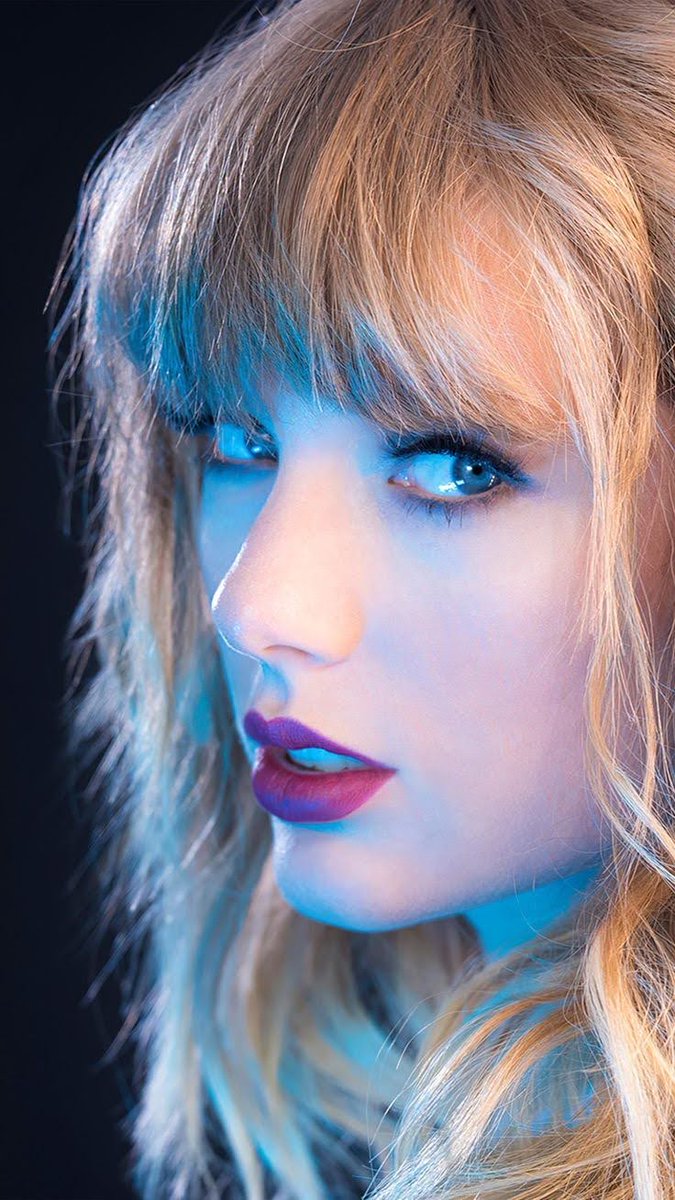 One of our favorite <a href="/taylorswift13/">Taylor Swift</a> pics! 👸 #Swifties