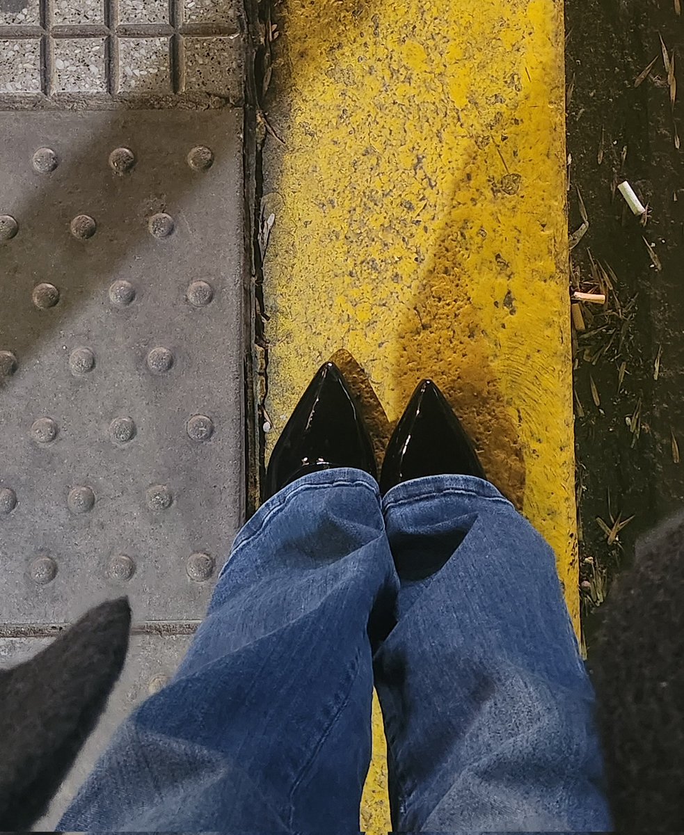 fawngirl_666's tweet photo. me acorde que tengo free will y me puedo clavar los stilletos de charol cuando se me canta el orto https://t.co/SHHg5zU5PS