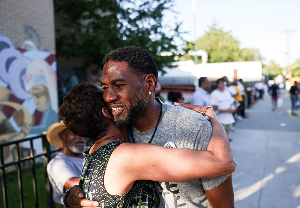 AdrienneEAdams's tweet image. And that’s a wrap on our polling center visits! Capped off the day in Jamaica at PS80 Thurgood Marshall Magnet School and Campus Magnet HS with @JumaaneWilliams @TyHankerson @IDaneekMiller @DC37nyc @CMNantashaW and of course my daughter Giselle! Now off to watch the results!