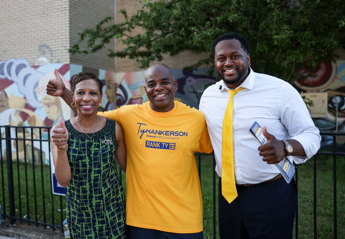 AdrienneEAdams's tweet image. And that’s a wrap on our polling center visits! Capped off the day in Jamaica at PS80 Thurgood Marshall Magnet School and Campus Magnet HS with @JumaaneWilliams @TyHankerson @IDaneekMiller @DC37nyc @CMNantashaW and of course my daughter Giselle! Now off to watch the results!