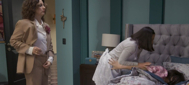 detlnovelas1's tweet image. Y en otra vida... Brígida terminó siendo la ama de llaves de Rebeca 🤭
#RegalodeAmor🎁 #ElColordelaPasión