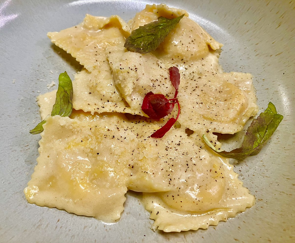 PopRockShawty's tweet image. ๐ butternut squash ravioli + mango soda ๐คค