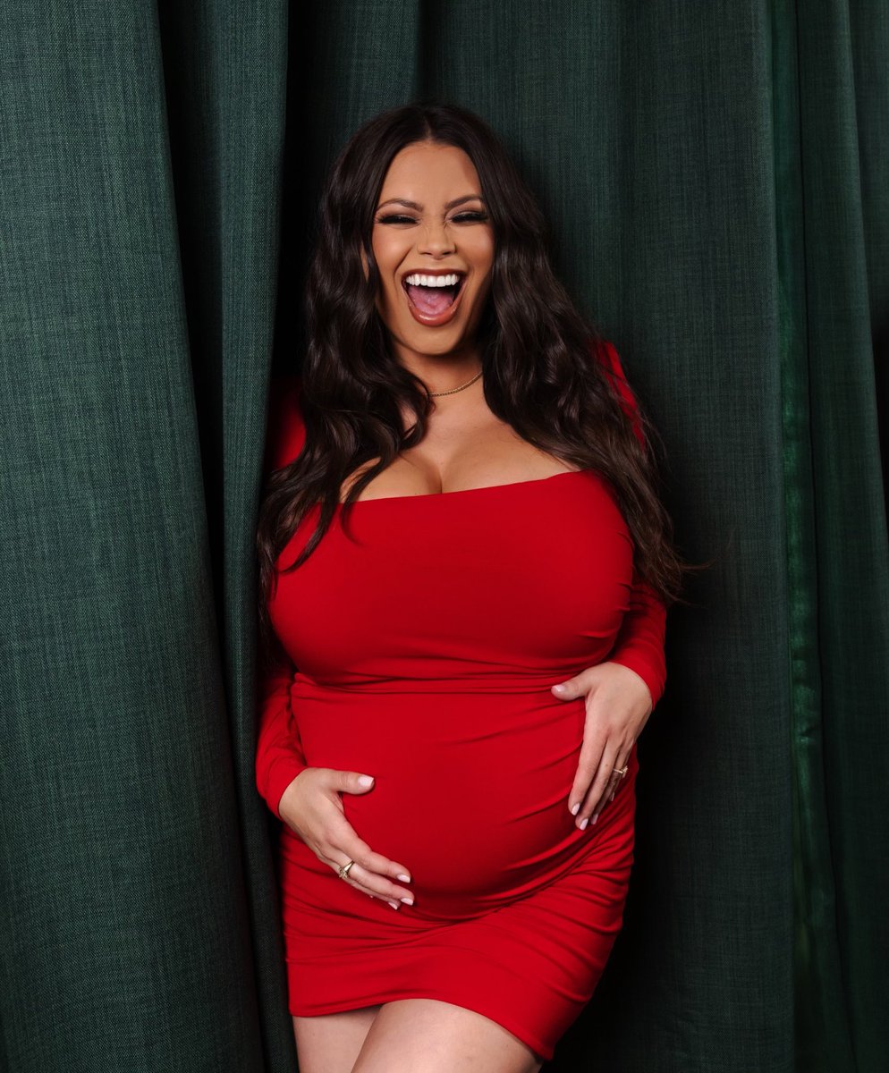 Alex_Curry's tweet image. It’s giving HAPPY HOT MAMA 🤗❤️‍🔥

🔗 passes.com/alex_curry