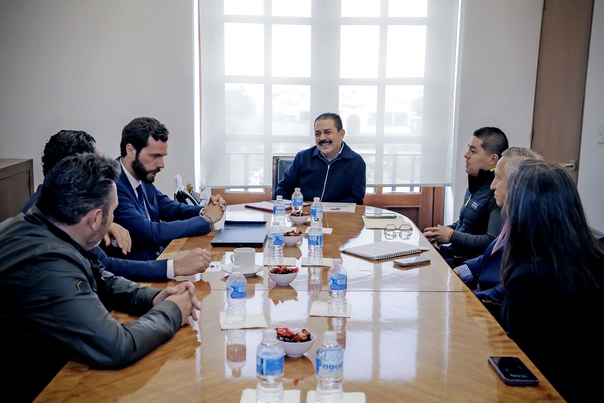 secti_edomex's tweet photo. El Srio. Miguel Ángel Hernández Espejel, el Coordinador de Asuntos Internacionales, José Pablo Montemayor Camacho y Christian Valero Rosé de la Universidad Europea se reunieron para generar alianzas estratégicas que impulsen la educación media superior y superior en el extranjero https://t.co/YvwZKdvAJv