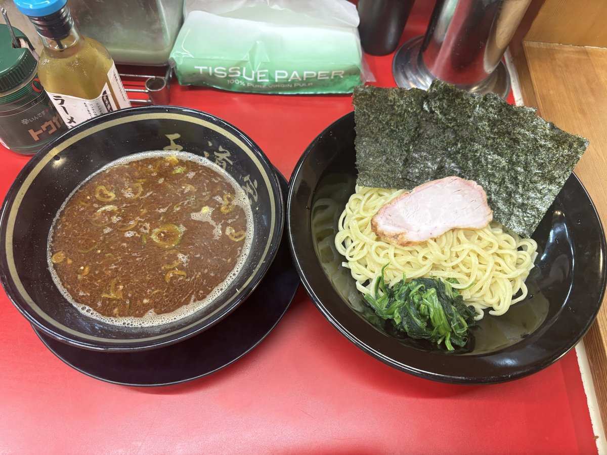 おはようございます😃
今日は限定魚介つけ麺をやります
つけ麺と『限定メニュー』の食券を購入の上スタッフにお伝え下さい。
本日も通常営業です
よろしくお願いします。