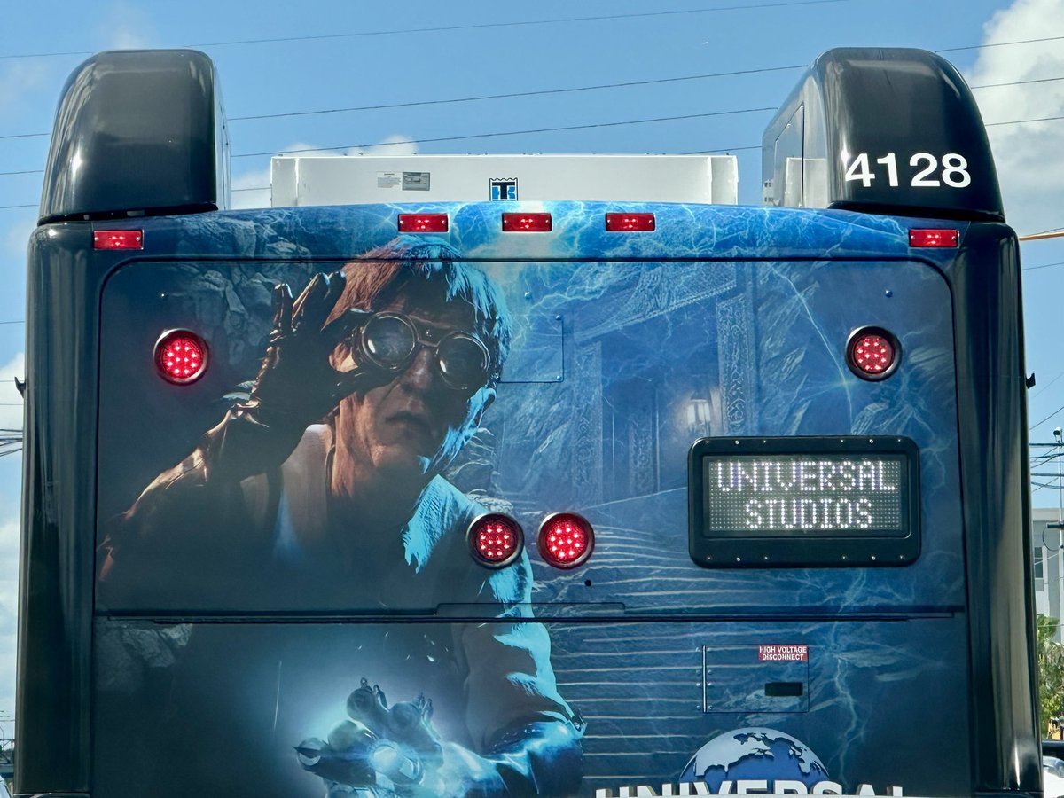 Freaks_HHN's tweet photo. Always great seeing Ygor going down the road! This is your sign to visit Dark Universe at Epic Universe! @UniversalORL 

#darkuniverse #epicuniverse #ygor #spookybus https://t.co/2YBrqAaeEA
