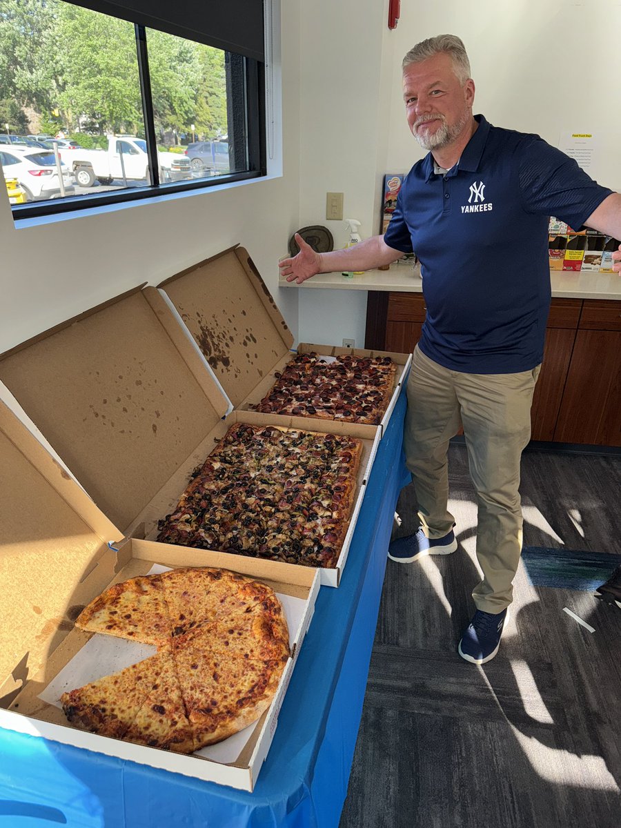 Did someone say primary night pizza? 🍕 #primarynight