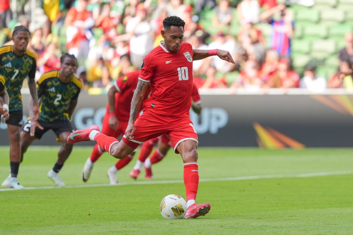 #Deportes La selección de Panamá venció 4-1 al cuadro de Jamaica en la <a href="/GoldCup/">Gold Cup</a>.

Con un Hat-trick de Ismael Díaz, y Tomás Rodríguez quién marcó el cuarto, los dirigidos por Thomas Christiansen clasifican a los cuartos de final del torneo de manera invicta.

#ExitosaDeportes