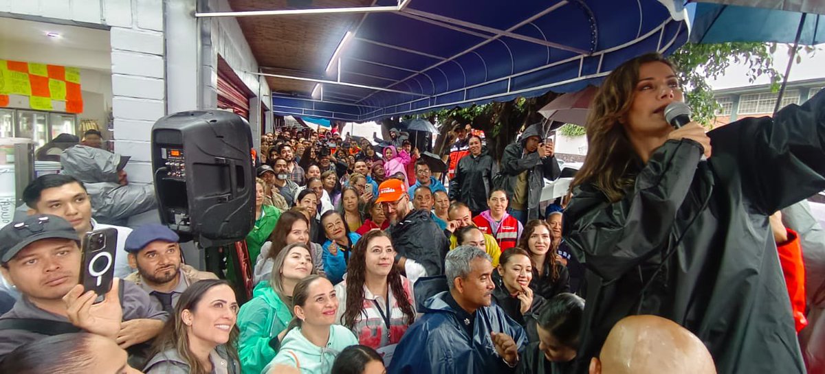 FabiolaCuan's tweet photo. Los #MartesComunitarios nos permiten escuchar y dar solución a las necesidades de la gente, trabajando en equipo, en la calle y cerquita a las y los tapatíos. https://t.co/yf9C2uwnD8