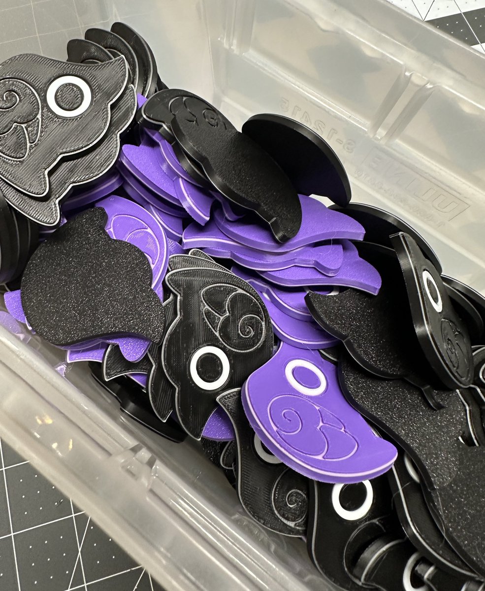 look at all these baby crows! these are going to become exclusive magnets for our collab with <a href="/Secondlina/">Isa // Lord of Crows // DRAGONCON 2024</a>! these are not for sale, they are a bonus with every crow headphone holder 🐦‍⬛